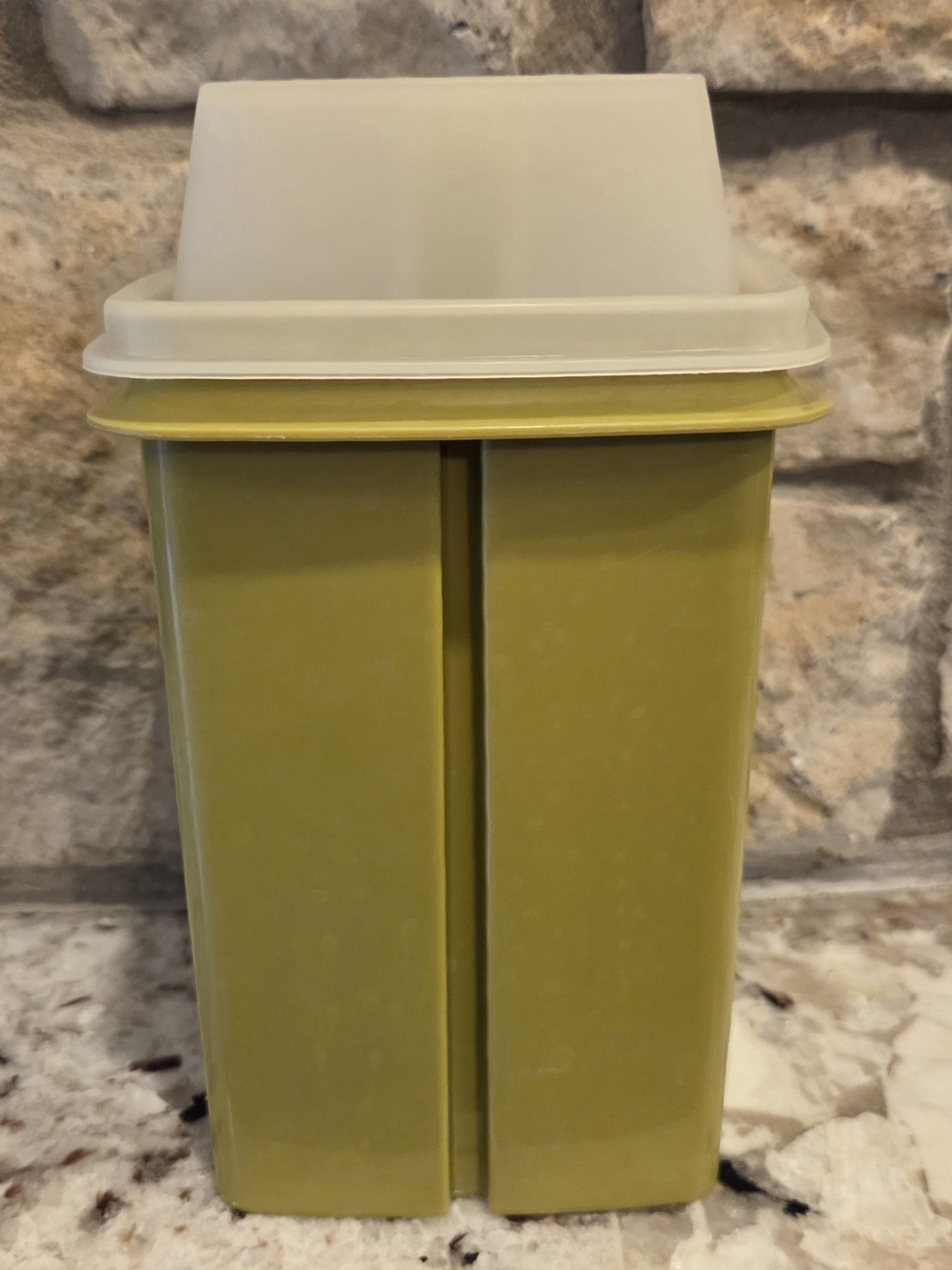 Tupperware Pickle Keeper Holder Avocado Green w/Sheer Lid Complete 1330-1